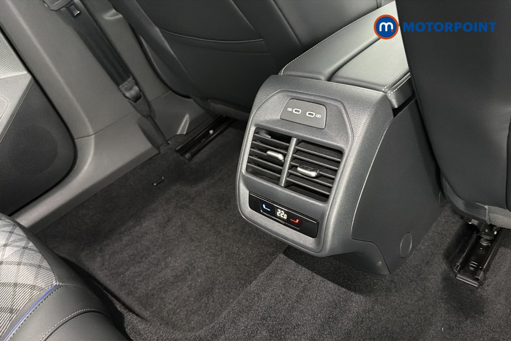 Volkswagen Passat R-Line Automatic Petrol Plug-In Hybrid Estate - Stock Number (1663375) - 28th supplementary image