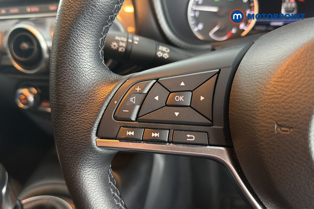 Nissan Juke N-Connecta Manual Petrol SUV - Stock Number (1655915) - 4th supplementary image