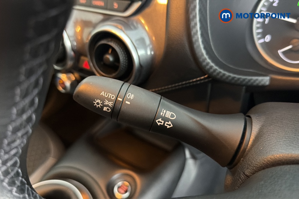 Nissan Juke N-Connecta Manual Petrol SUV - Stock Number (1655915) - 5th supplementary image