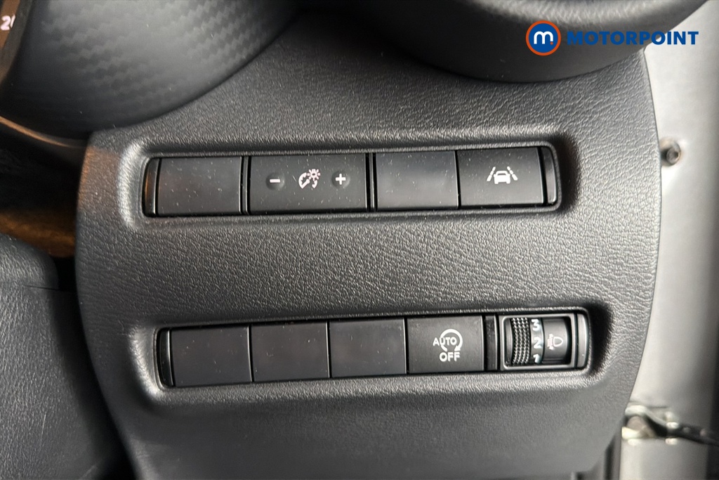 Nissan Juke N-Connecta Manual Petrol SUV - Stock Number (1655915) - 11th supplementary image