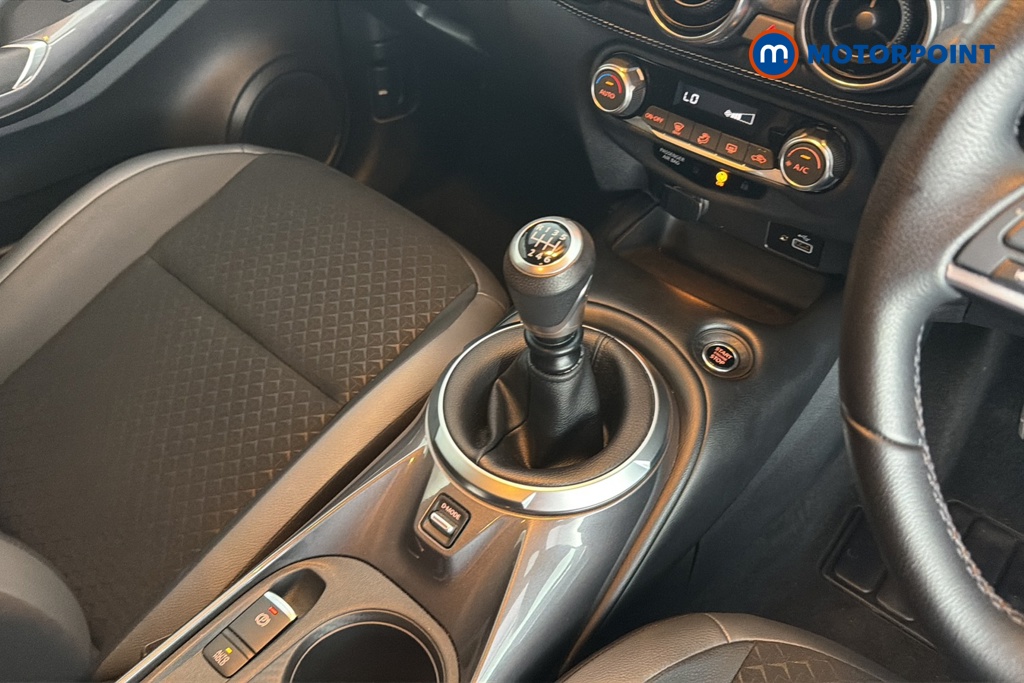 Nissan Juke N-Connecta Manual Petrol SUV - Stock Number (1655915) - 15th supplementary image