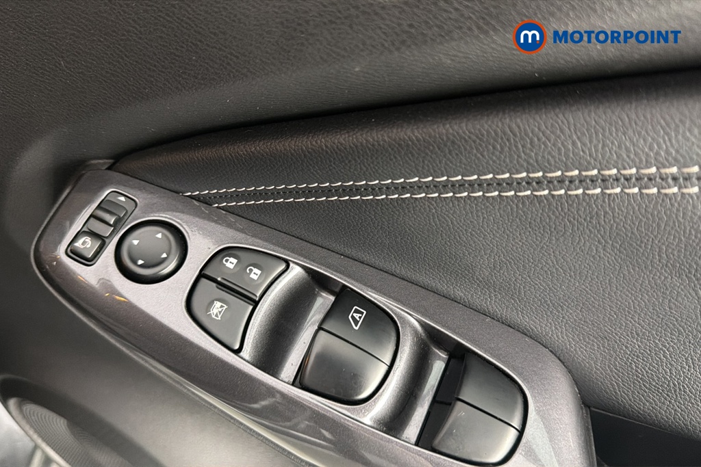Nissan Juke N-Connecta Manual Petrol SUV - Stock Number (1655915) - 19th supplementary image