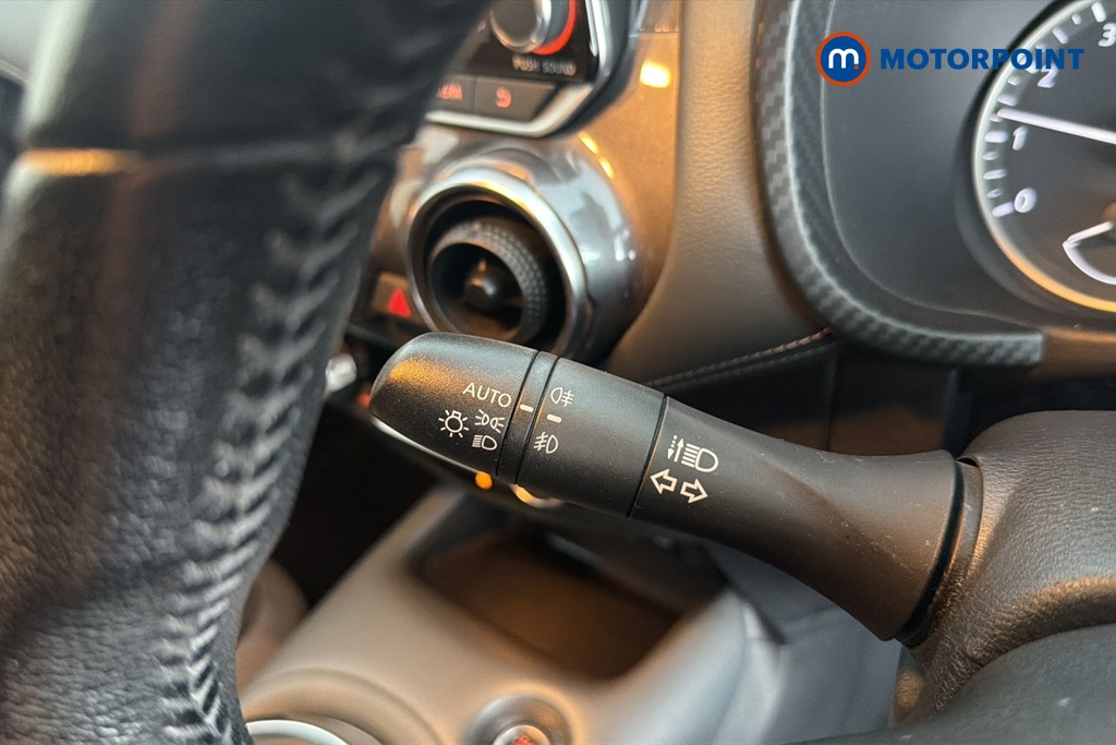 Nissan Juke N-Connecta Manual Petrol SUV - Stock Number (1659799) - 5th supplementary image