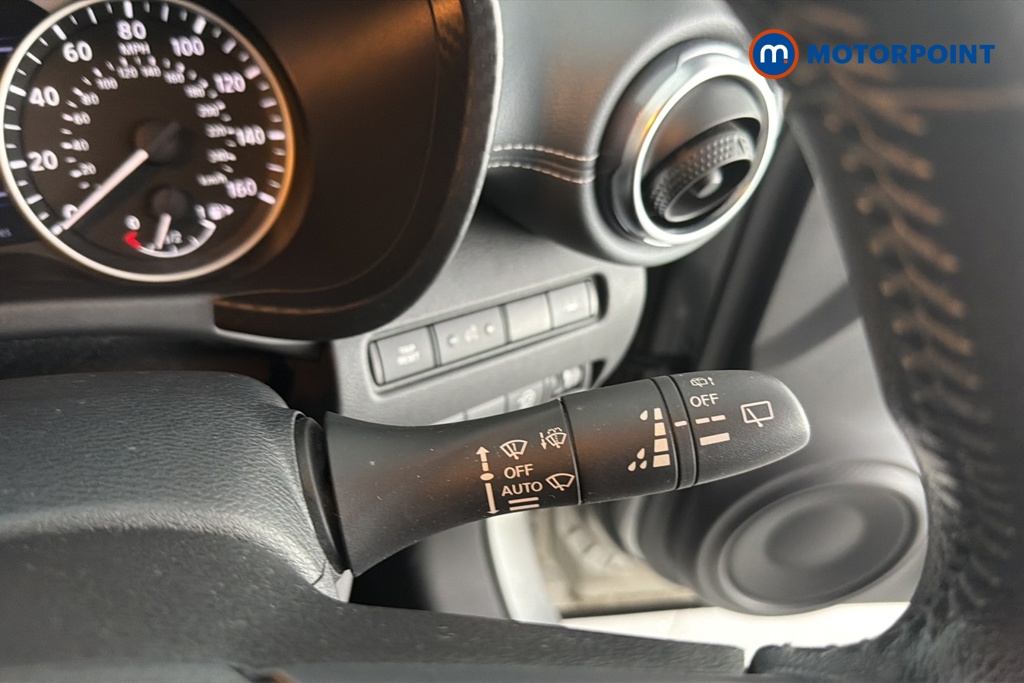 Nissan Juke N-Connecta Manual Petrol SUV - Stock Number (1659799) - 6th supplementary image
