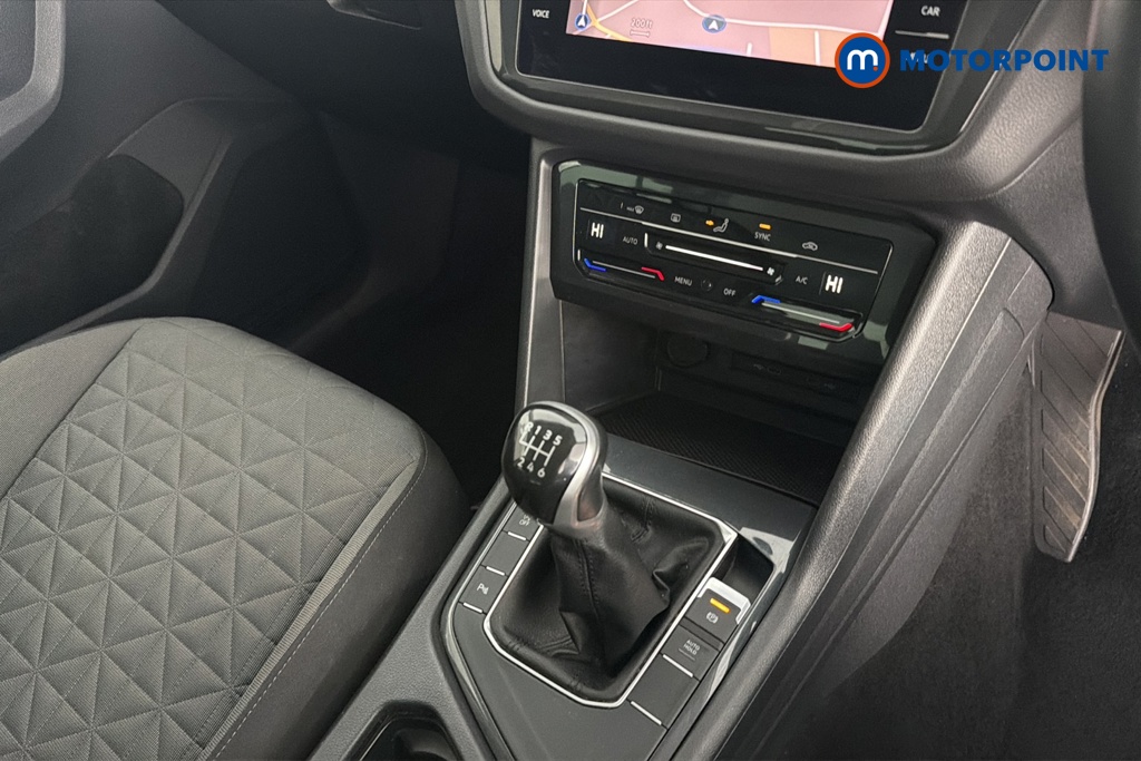 Volkswagen Tiguan Life Manual Petrol SUV - Stock Number (1661077) - 15th supplementary image
