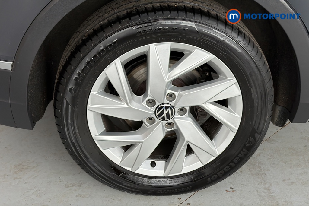 Volkswagen Tiguan Life Manual Petrol SUV - Stock Number (1661077) - 46th supplementary image