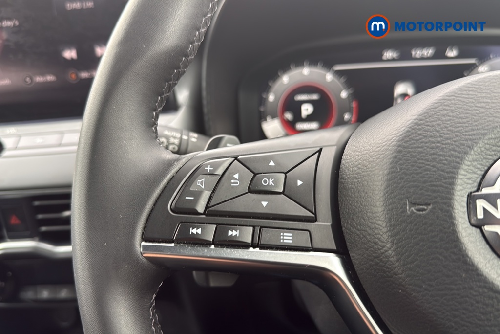 Nissan Juke N-Connecta Automatic Petrol SUV - Stock Number (1663413) - 4th supplementary image
