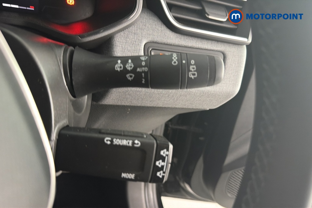 Renault Clio Evolution Manual Petrol Hatchback - Stock Number (1655913) - 6th supplementary image