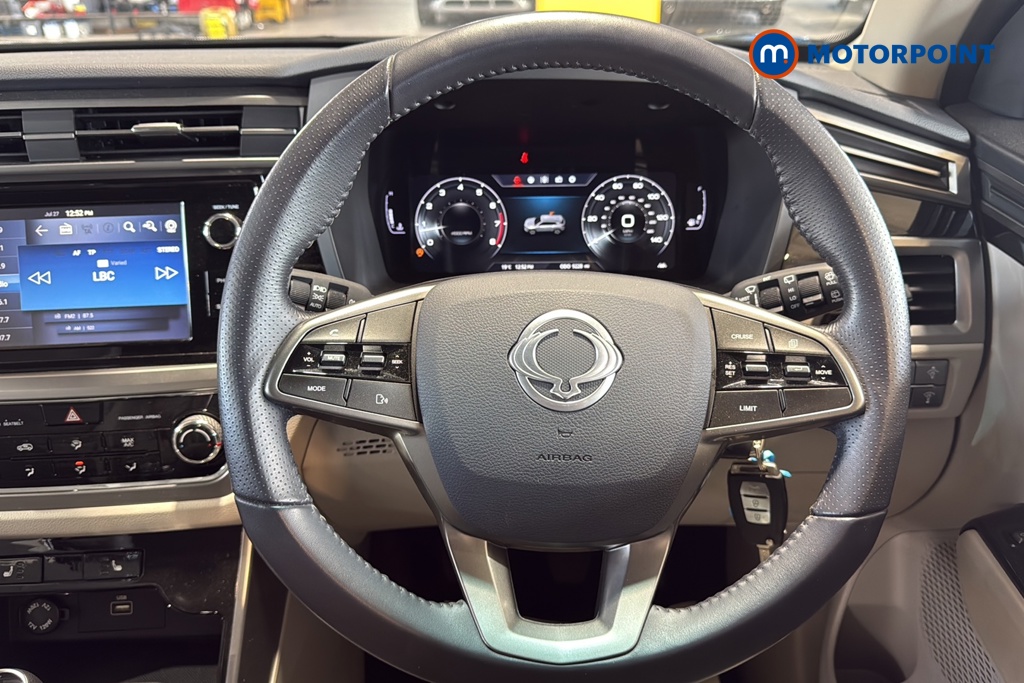 Ssangyong Korando Ventura Manual Petrol SUV - Stock Number (1628116) - 2nd supplementary image