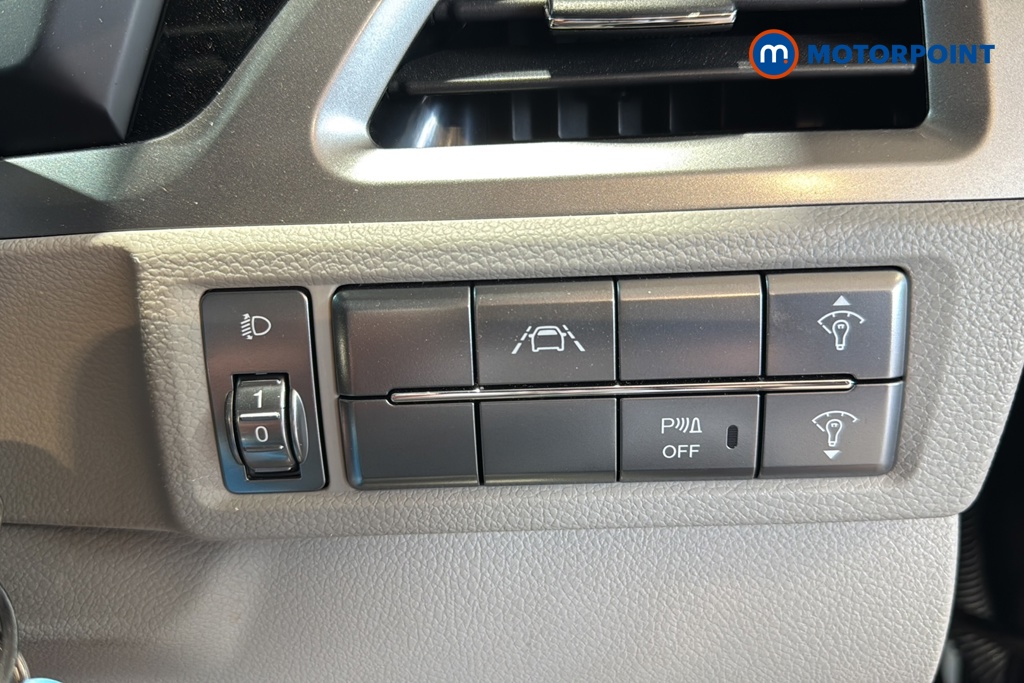 Ssangyong Korando Ventura Manual Petrol SUV - Stock Number (1628116) - 11th supplementary image