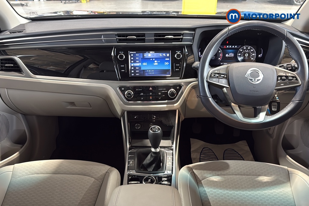 Ssangyong Korando Ventura Manual Petrol SUV - Stock Number (1628116) - 1st supplementary image