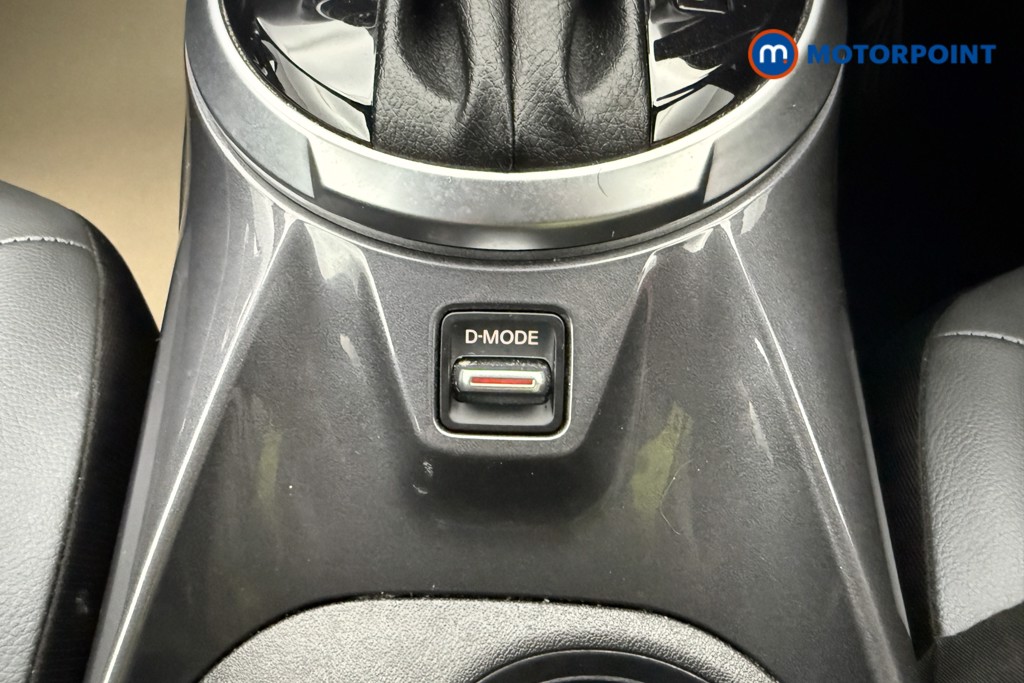 Nissan Juke N-Connecta Automatic Petrol SUV - Stock Number (1654233) - 17th supplementary image