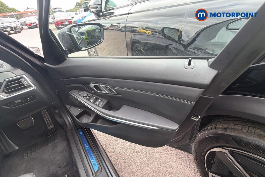 BMW 3 Series M Sport Automatic Petrol Plug-In Hybrid Saloon - Stock Number (1658022) - 37th supplementary image