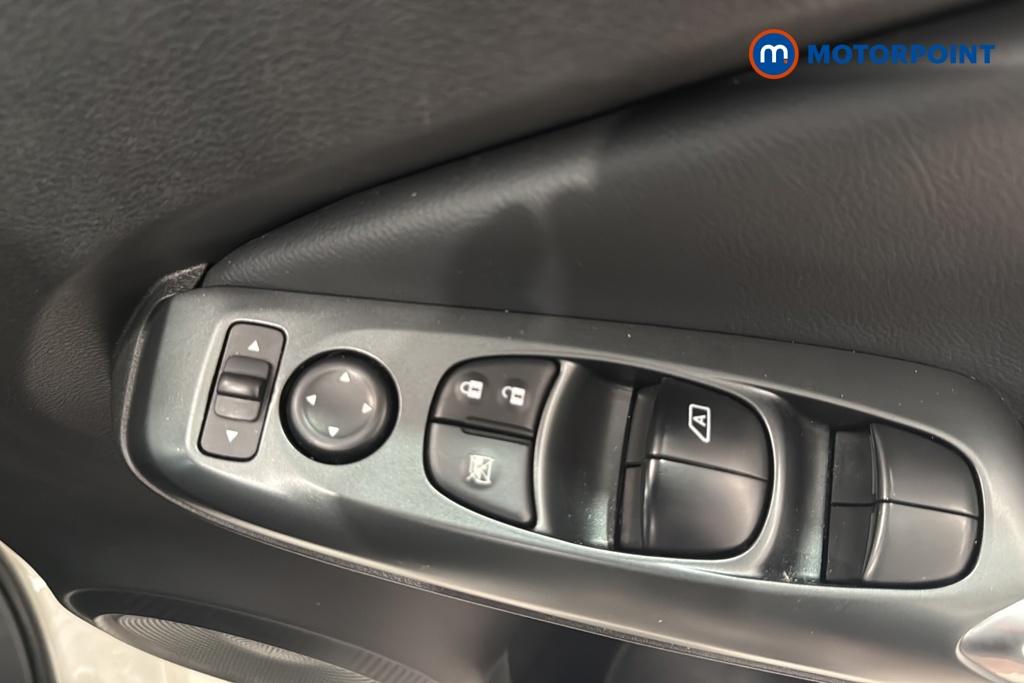 Nissan Juke Acenta Premium Manual Petrol SUV - Stock Number (1659251) - 19th supplementary image