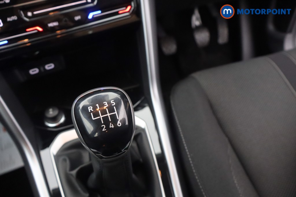 Volkswagen T-Roc Life Manual Petrol SUV - Stock Number (1661905) - 4th supplementary image