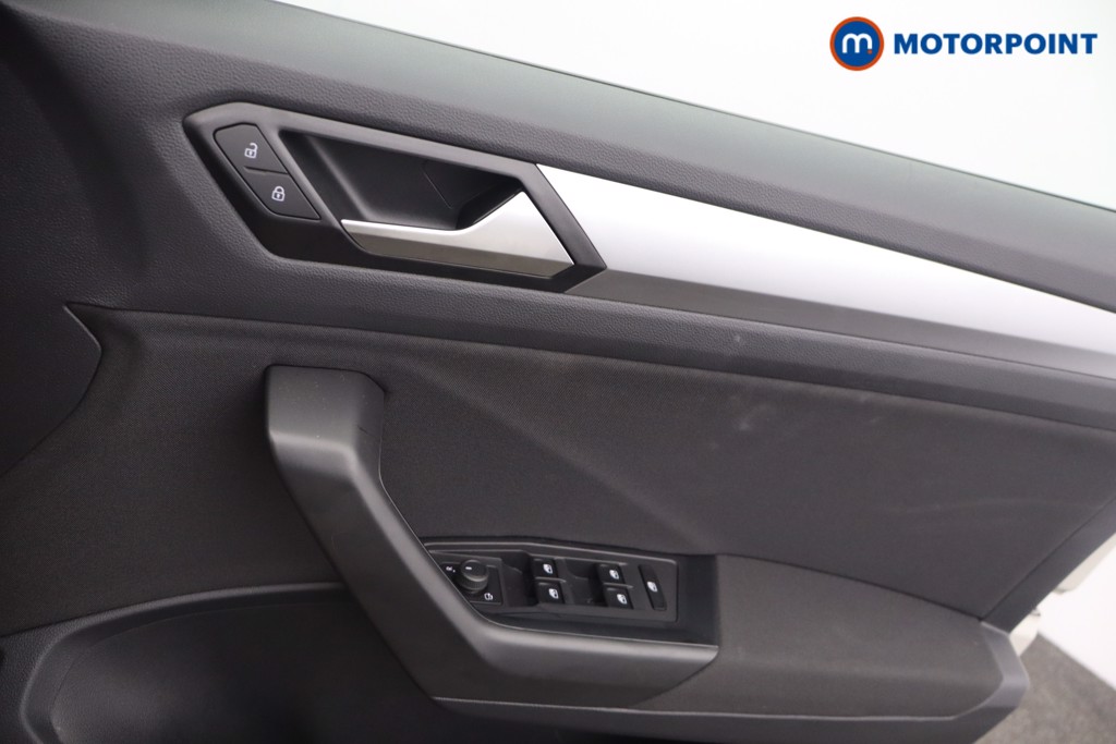 Volkswagen T-Roc Life Manual Petrol SUV - Stock Number (1661905) - 9th supplementary image