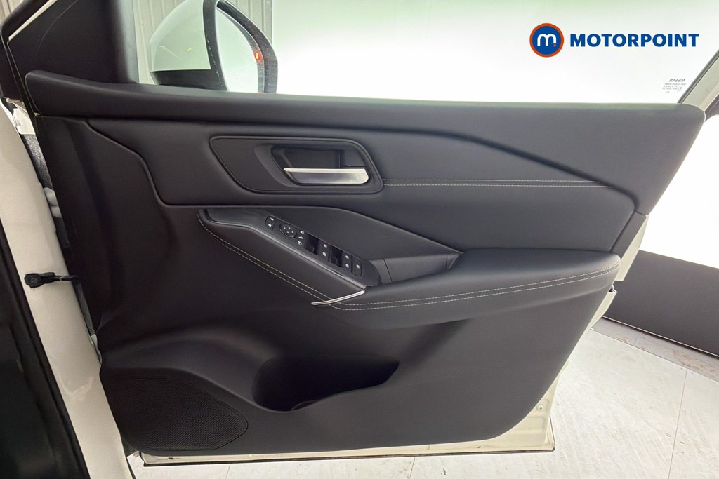 Nissan Qashqai N-Connecta Automatic Petrol-Electric Hybrid SUV - Stock Number (1662103) - 19th supplementary image