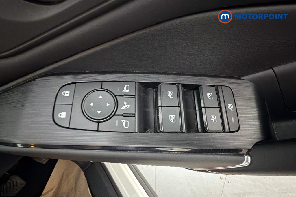 Nissan Qashqai N-Connecta Automatic Petrol-Electric Hybrid SUV - Stock Number (1662103) - 20th supplementary image