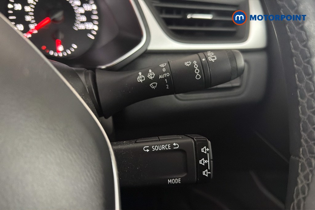 Renault Captur Iconic Manual Petrol SUV - Stock Number (1662422) - 7th supplementary image