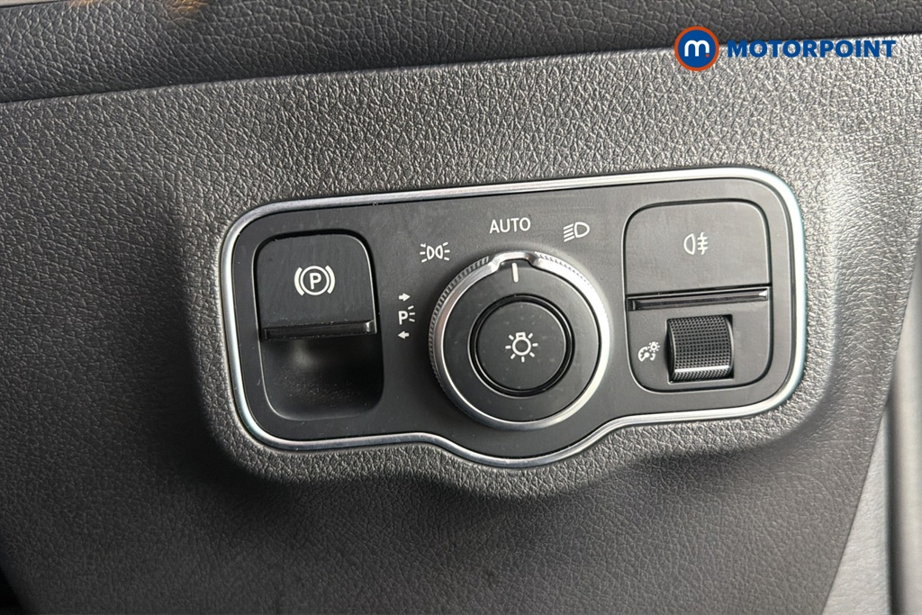 Mercedes-Benz GLB Amg Line Automatic Petrol SUV - Stock Number (1663060) - 11th supplementary image