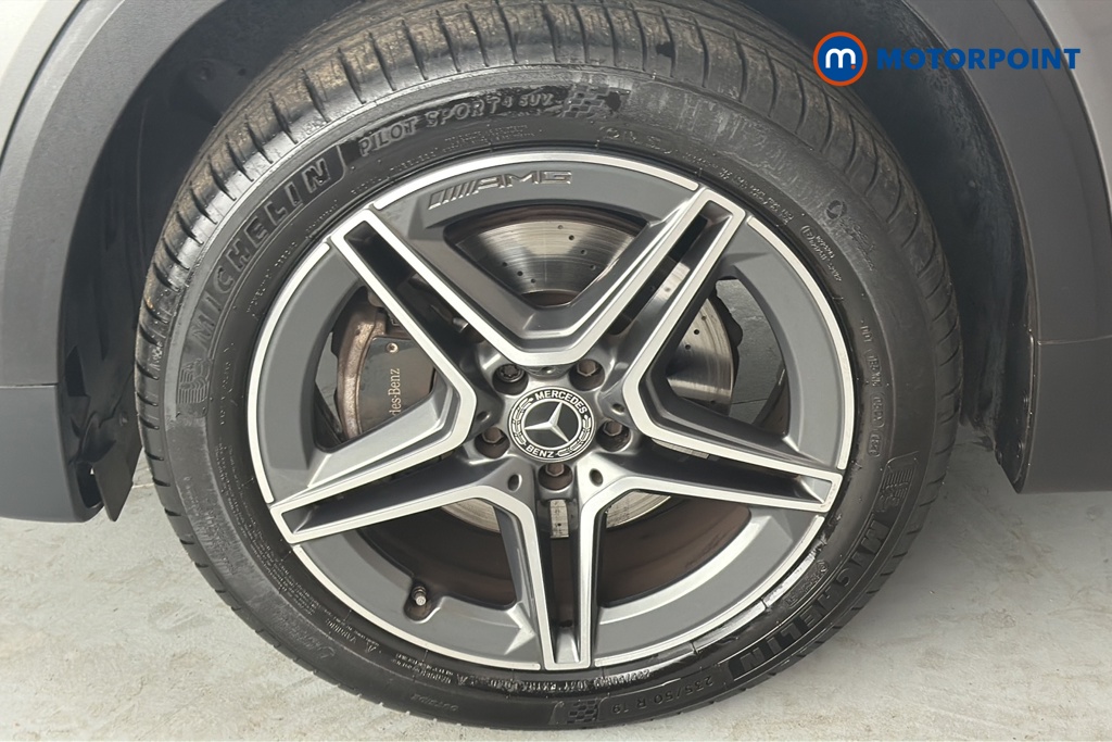 Mercedes-Benz GLB Amg Line Automatic Petrol SUV - Stock Number (1663060) - 44th supplementary image