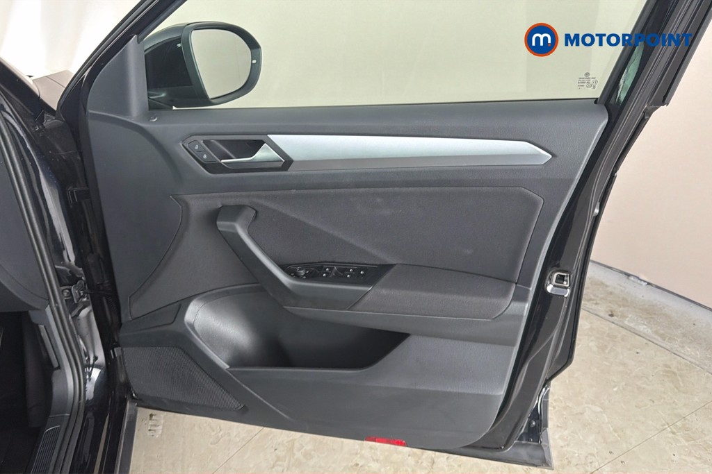 Volkswagen T-Roc Life Manual Petrol SUV - Stock Number (1663547) - 19th supplementary image