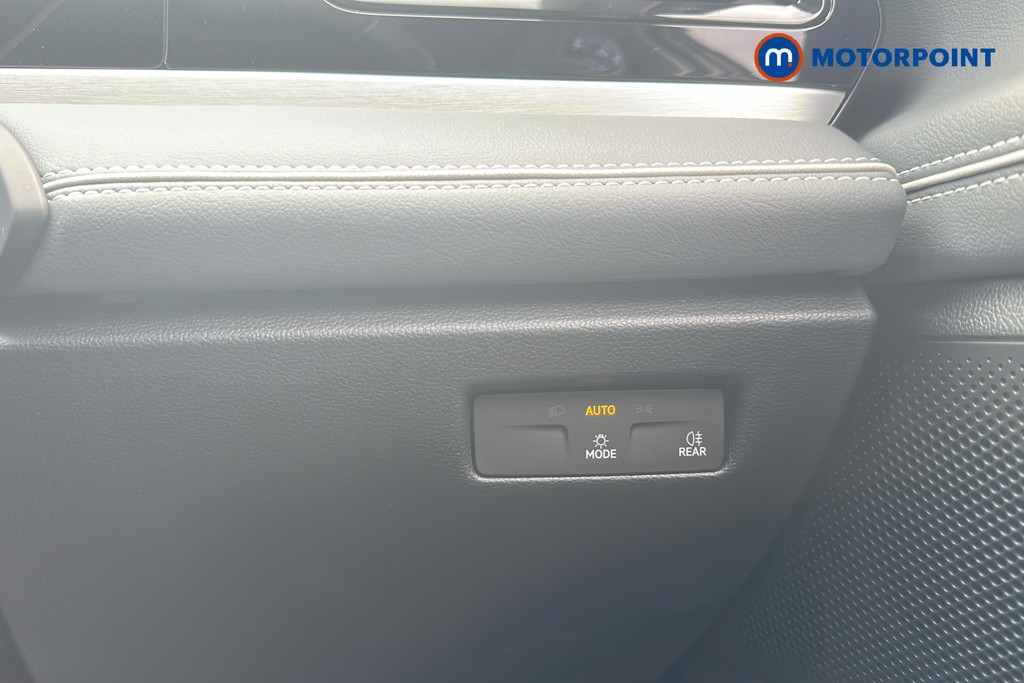 Volkswagen Passat Life Automatic Petrol Plug-In Hybrid Estate - Stock Number (1656624) - 18th supplementary image