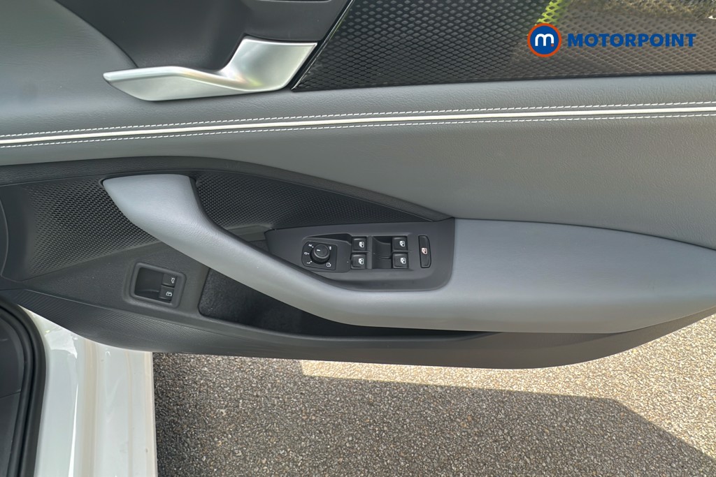 Volkswagen Passat Life Automatic Petrol Plug-In Hybrid Estate - Stock Number (1656624) - 20th supplementary image