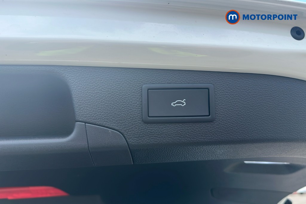 Volkswagen Passat Life Automatic Petrol Plug-In Hybrid Estate - Stock Number (1656624) - 35th supplementary image