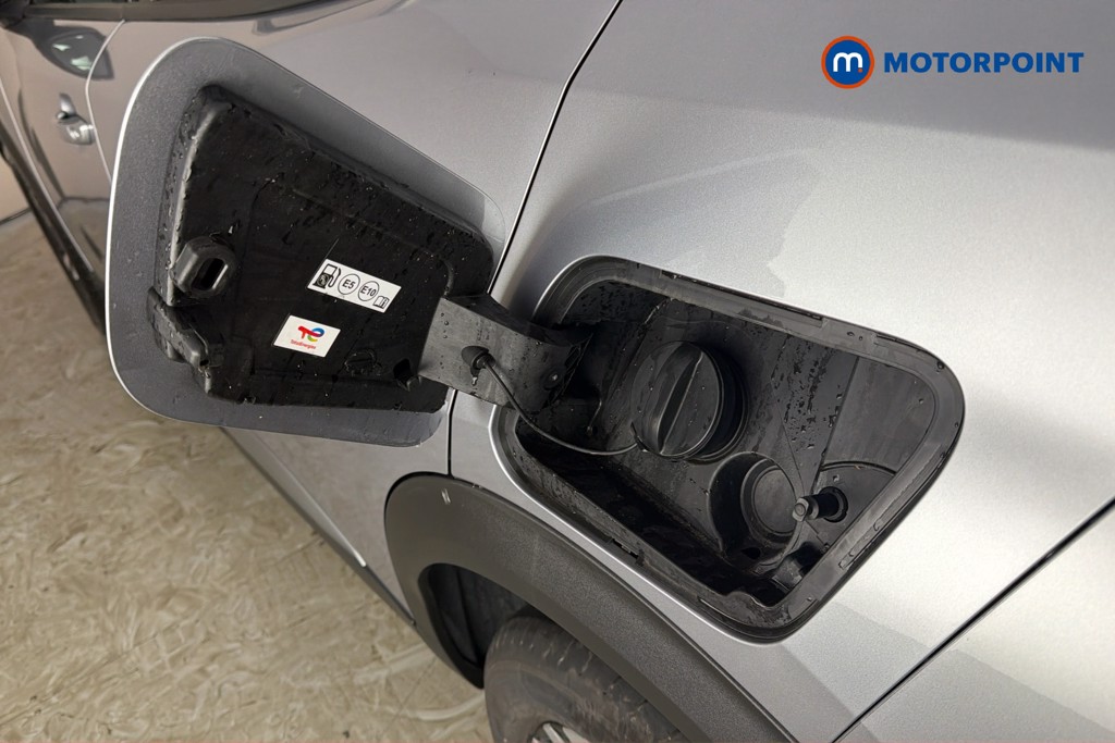 Peugeot 2008 Allure Manual Petrol SUV - Stock Number (1661979) - 41st supplementary image