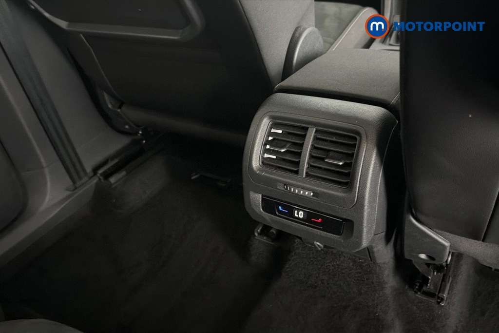 Volkswagen Touran SEL Automatic Petrol People Carrier - Stock Number (1663445) - 28th supplementary image