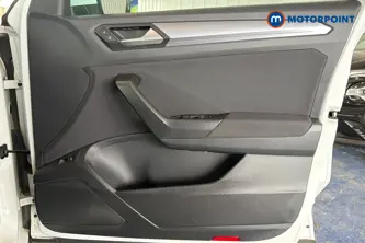 Volkswagen T-Roc Active Manual Petrol SUV - Stock Number (1664996) - 18th supplementary image