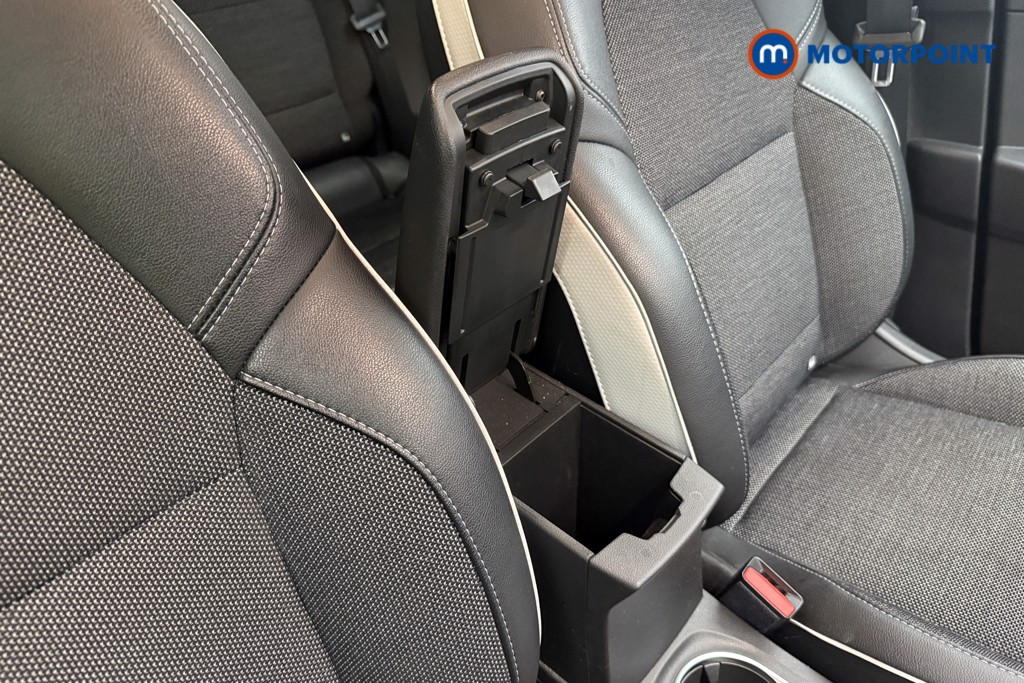 Renault Captur Techno Manual Petrol SUV - Stock Number (1650529) - 16th supplementary image