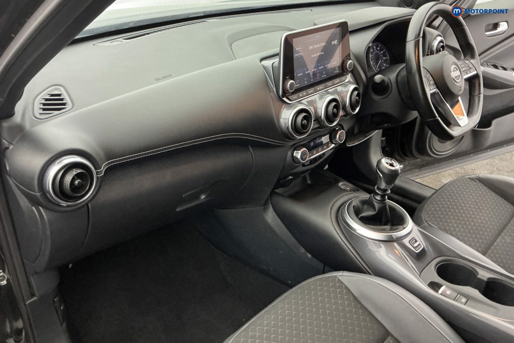 Nissan Juke N-Connecta Manual Petrol SUV - Stock Number (1650560) - 9th supplementary image