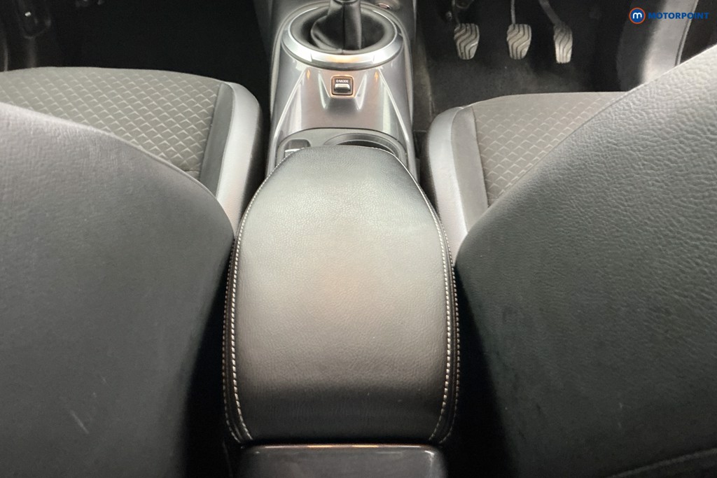 Nissan Juke N-Connecta Manual Petrol SUV - Stock Number (1650560) - 11th supplementary image