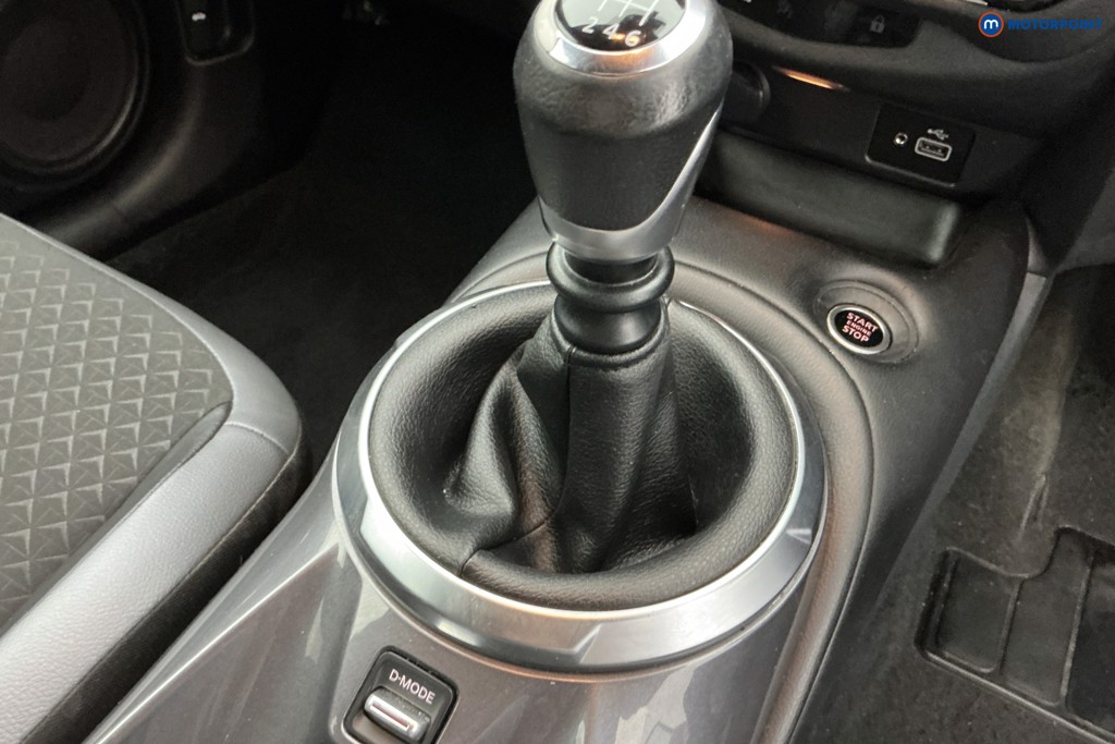 Nissan Juke N-Connecta Manual Petrol SUV - Stock Number (1650560) - 15th supplementary image