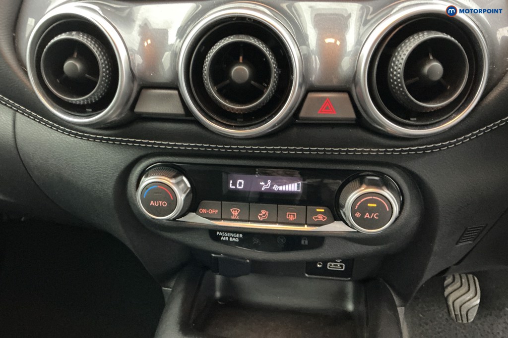 Nissan Juke N-Connecta Manual Petrol SUV - Stock Number (1650560) - 17th supplementary image