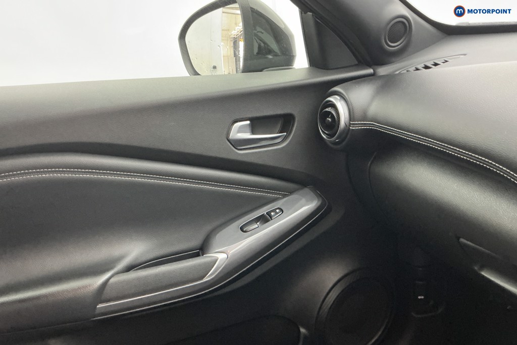Nissan Juke N-Connecta Manual Petrol SUV - Stock Number (1650560) - 19th supplementary image