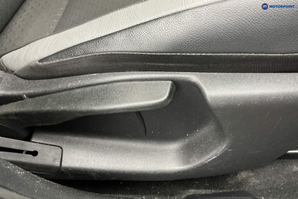 Nissan Juke N-Connecta Manual Petrol SUV - Stock Number (1650560) - 23rd supplementary image