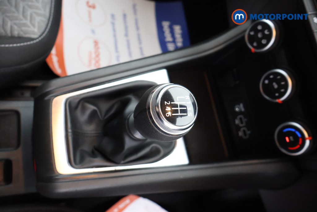 Renault Captur Se Limited Manual Petrol SUV - Stock Number (1650769) - 8th supplementary image