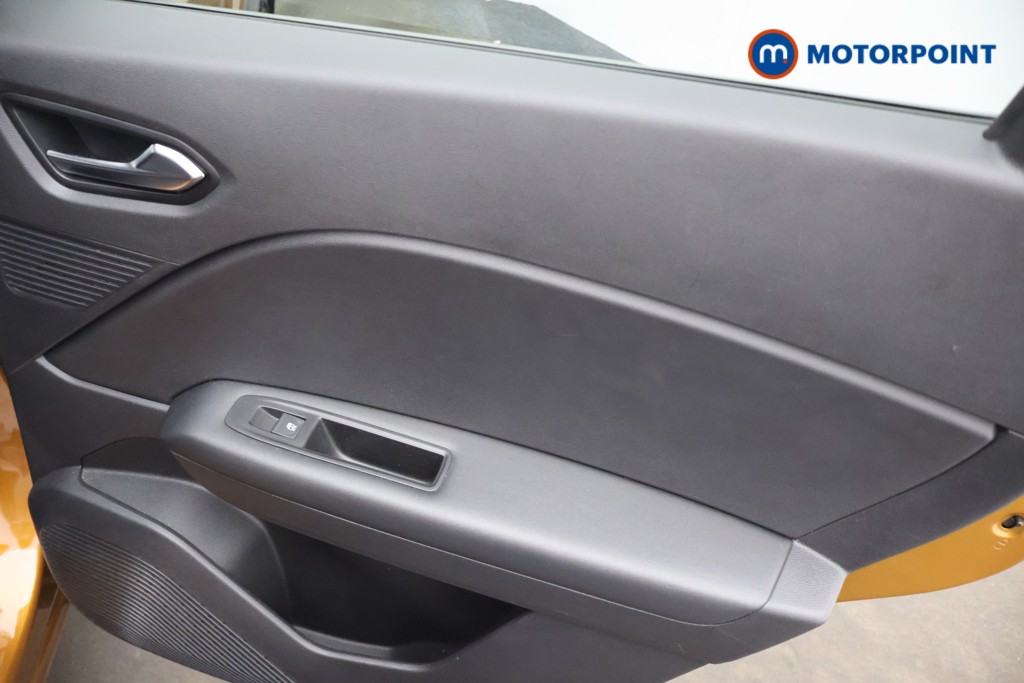Renault Captur Se Limited Manual Petrol SUV - Stock Number (1650769) - 16th supplementary image