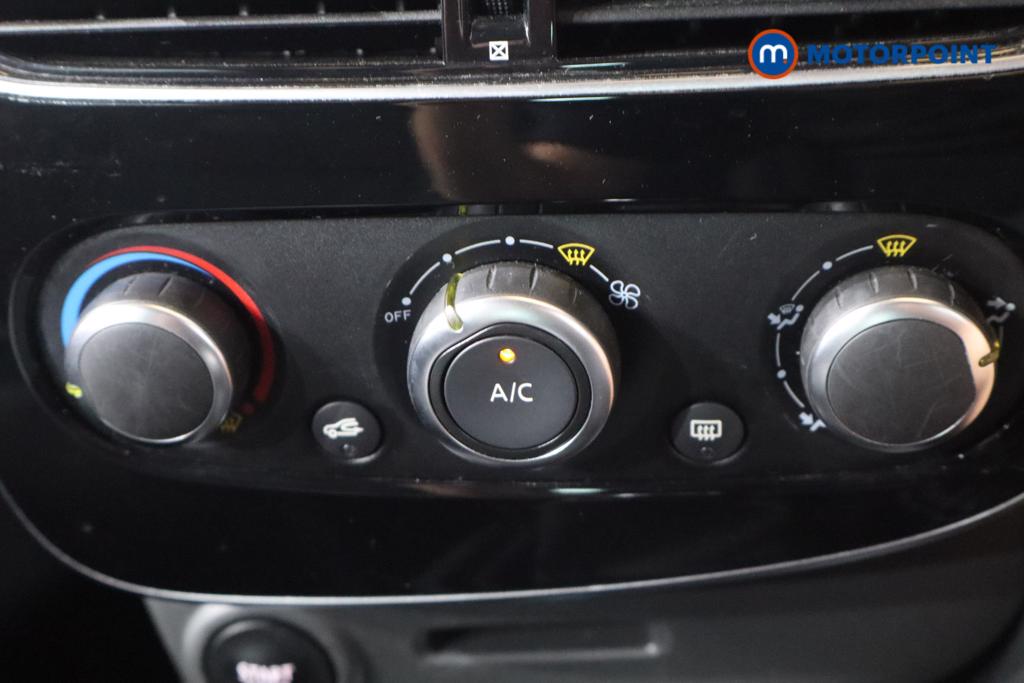 Renault Clio Iconic Manual Petrol Hatchback - Stock Number (1656121) - 11th supplementary image