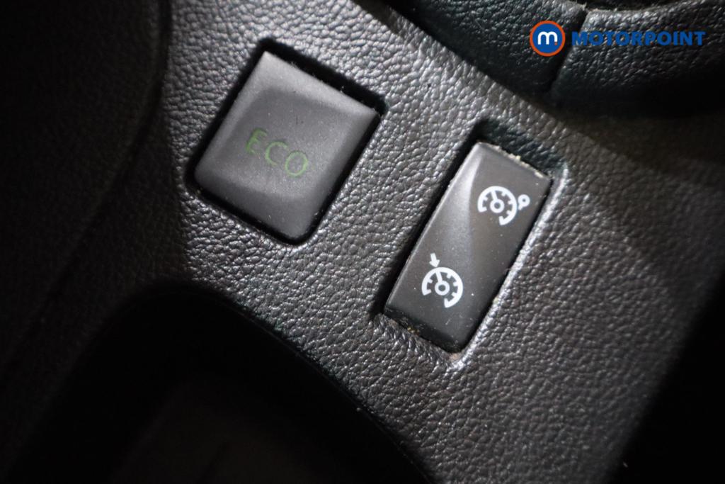 Renault Clio Iconic Manual Petrol Hatchback - Stock Number (1656121) - 14th supplementary image