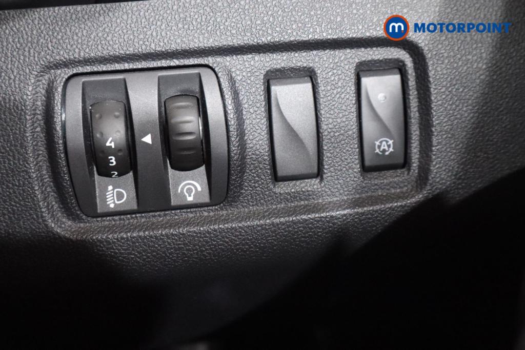 Renault Clio Iconic Manual Petrol Hatchback - Stock Number (1656121) - 17th supplementary image