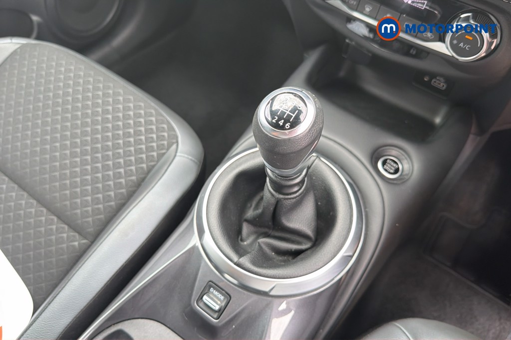 Nissan Juke N-Connecta Manual Petrol SUV - Stock Number (1660526) - 15th supplementary image