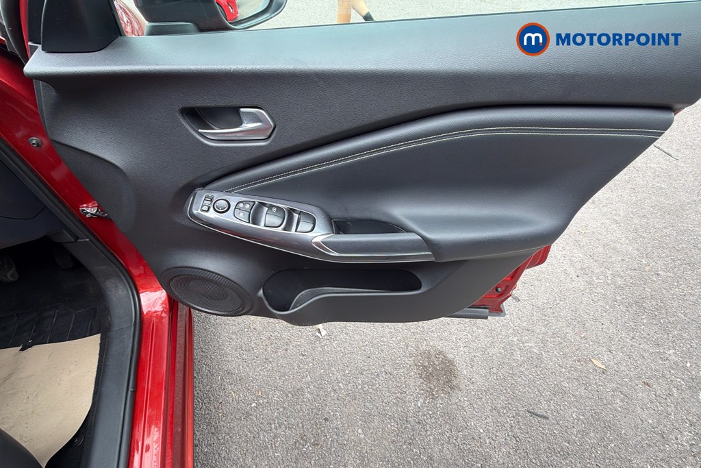 Nissan Juke N-Connecta Manual Petrol SUV - Stock Number (1660526) - 19th supplementary image