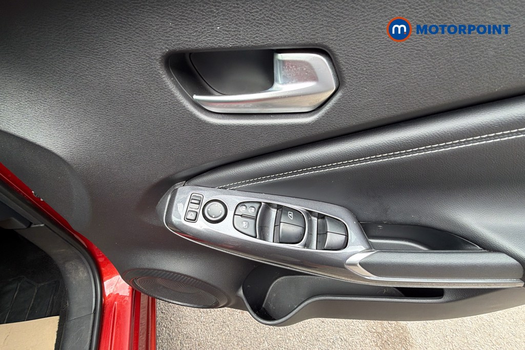 Nissan Juke N-Connecta Manual Petrol SUV - Stock Number (1660526) - 20th supplementary image