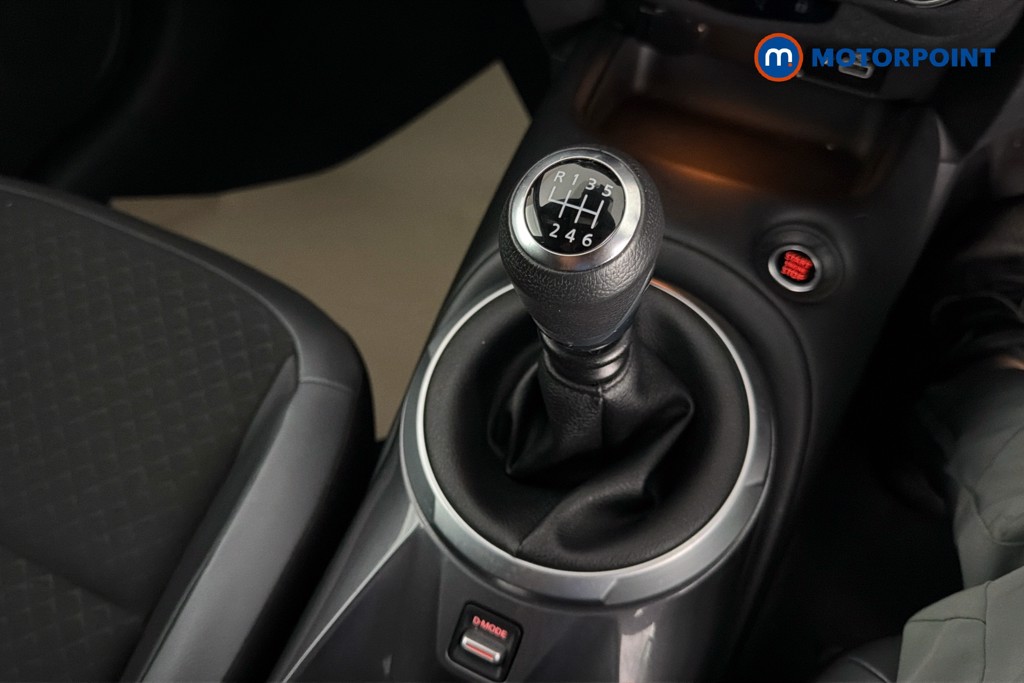 Nissan Juke N-Connecta Manual Petrol SUV - Stock Number (1661553) - 15th supplementary image