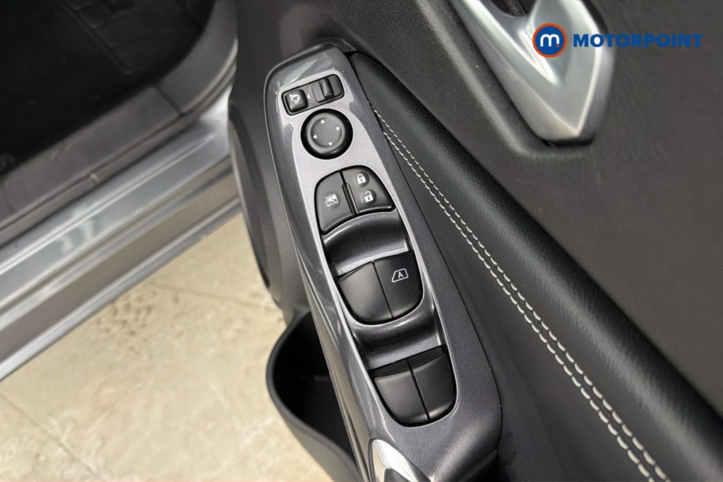 Nissan Juke N-Connecta Manual Petrol SUV - Stock Number (1661553) - 20th supplementary image