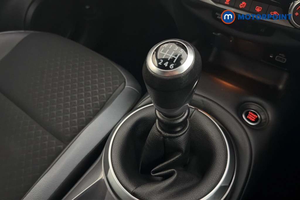 Nissan Juke N-Connecta Manual Petrol SUV - Stock Number (1661583) - 15th supplementary image